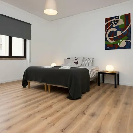 Five Spacious Bedroom In Alameda Apartman